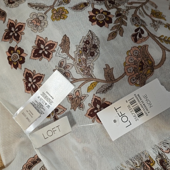 Loft Scarf - Picture 3 of 5